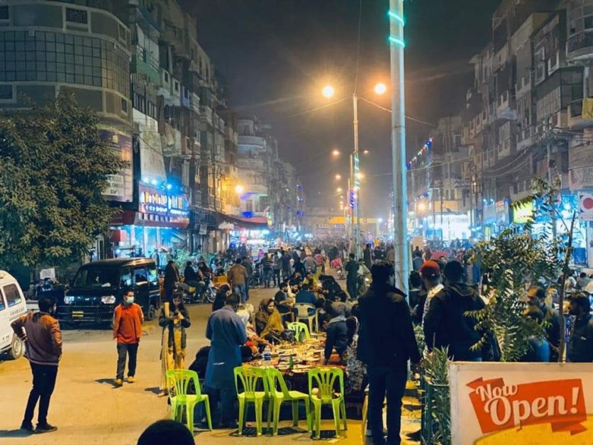 Moonlight & Neon Bites: A Dazzling Night Tour Through Karachi’s Food Streets